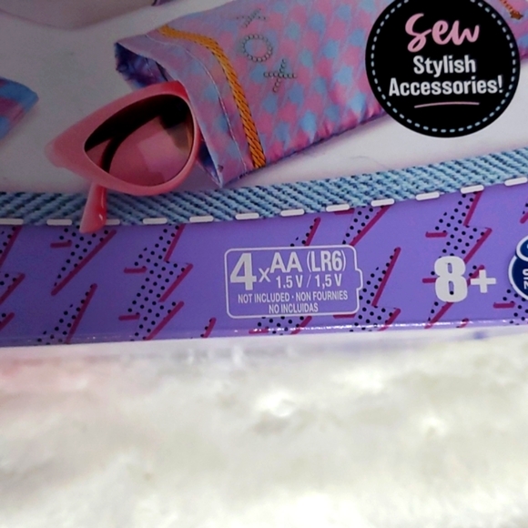 Cool Maker Stitch 'N Style Fashion Studio Sewing Machine Toy NIB - Picture 6 of 6